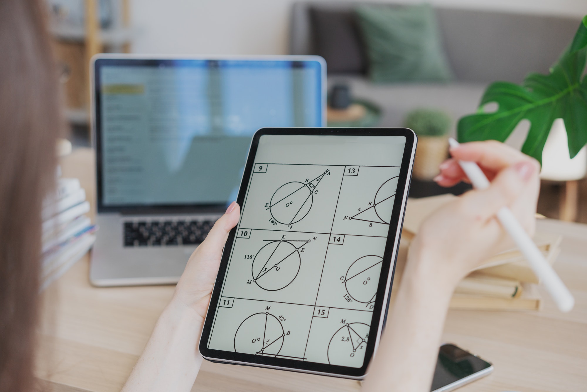 Neftaly Online Identify, describe, compare, classify, explore shape and motion in 2-and 3-dimensional shapes in different contexts 9008 Level 02